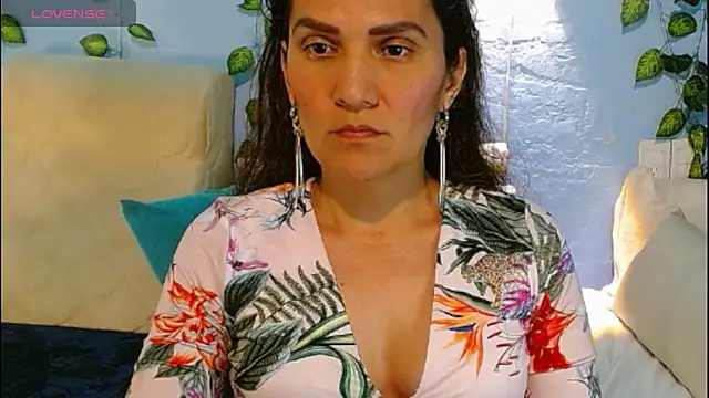 Snapshot of venus_swet_ chatting on 02-08-26, 02:09 venus swet online show from 02-08-26, 02:09