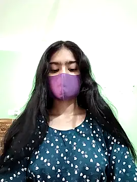 Snapshot of Arisha- chatting on 05-15-26, 05:27 Arisha- online show from 05-15-26, 05:27