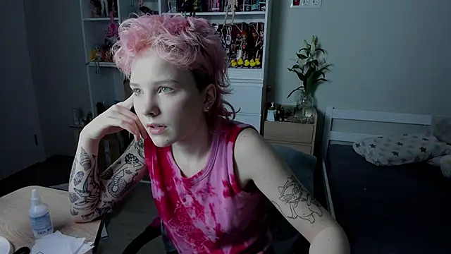 School Love online show from 12-18-25, 07:13