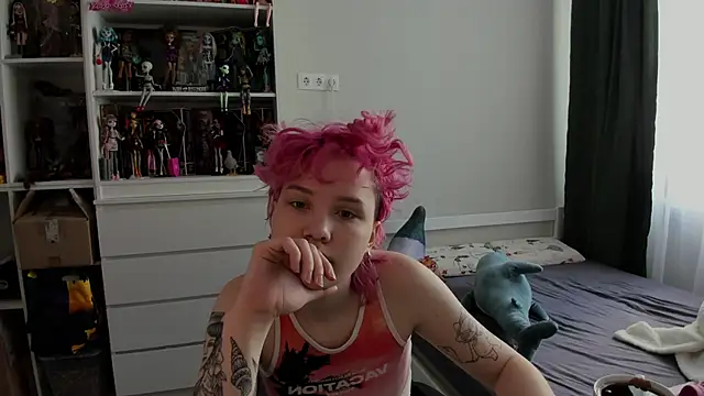 School Love online show from 03-05-26, 07:05