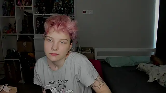 School Love online show from 01-18-26, 07:56