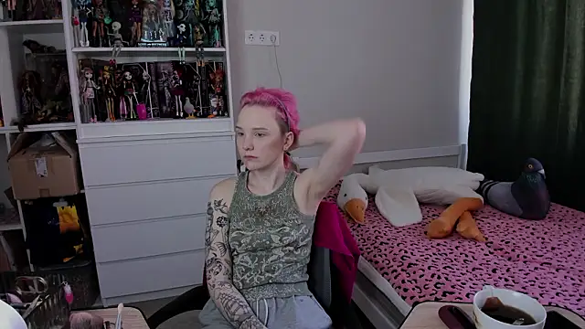 School Love online show from 03-07-26, 07:04