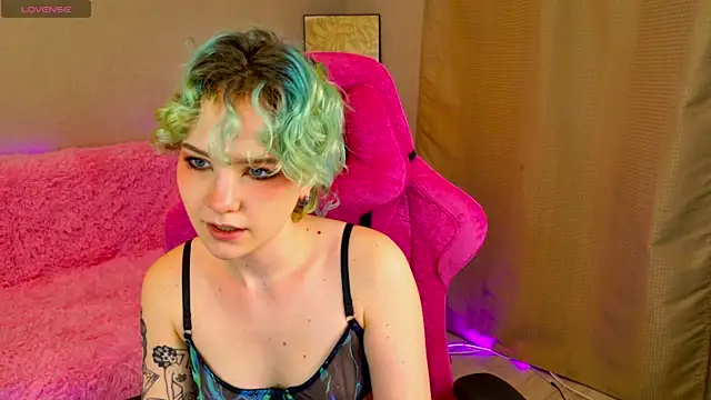 Snapshot of School_Love chatting on 02-04-25, 01:38 School Love online show from 02-04-25, 01:38