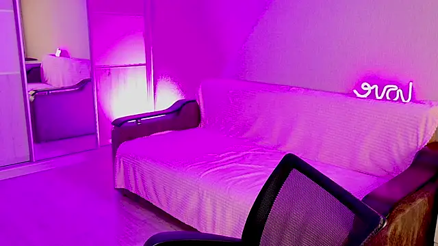 Snapshot of School_Love chatting on 02-13-25, 01:05 School Love online show from 02-13-25, 01:05