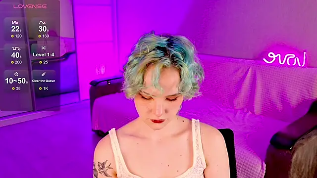 Snapshot of School_Love chatting on 03-10-25, 01:10 School Love online show from 03-10-25, 01:10