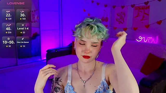 Snapshot of School_Love chatting on 03-20-25, 04:09 School Love online show from 03-20-25, 04:09