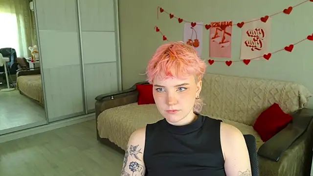 Snapshot of School_Love chatting on 09-24-25, 11:06 School Love online show from 09-24-25, 11:06