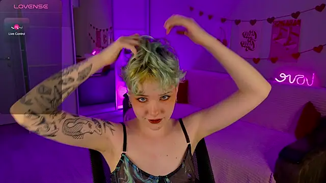 Snapshot of School_Love chatting on 03-21-25, 04:18 School Love online show from 03-21-25, 04:18