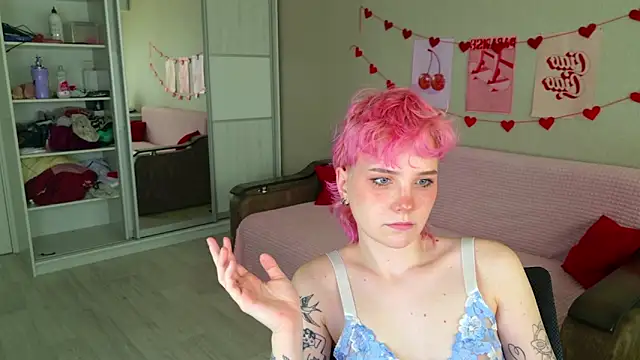 Snapshot of School_Love chatting on 09-19-25, 11:03 School Love online show from 09-19-25, 11:03