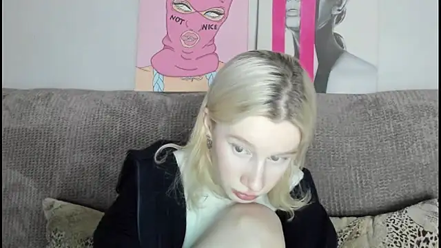 Snapshot of EnigmaSee chatting on 11-14-25, 11:03 EnigmaSee online show from 11-14-25, 11:03