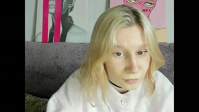 Snapshot of EnigmaSee chatting on 09-11-25, 08:36 EnigmaSee online show from 09-11-25, 08:36