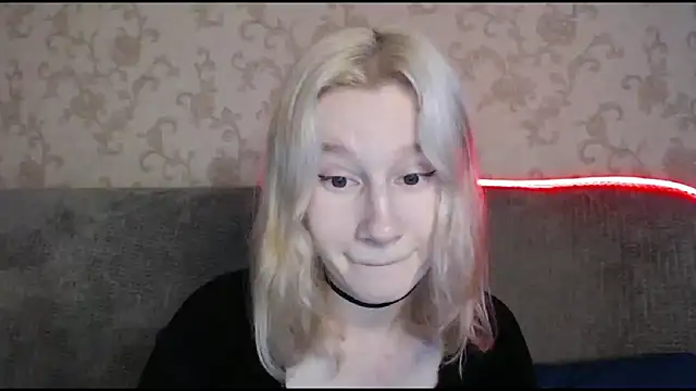 Snapshot of EnigmaSee chatting on 09-28-25, 01:45 EnigmaSee online show from 09-28-25, 01:45