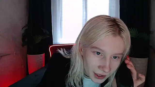 Snapshot of EnigmaSee chatting on 04-26-26, 02:31 EnigmaSee online show from 04-26-26, 02:31
