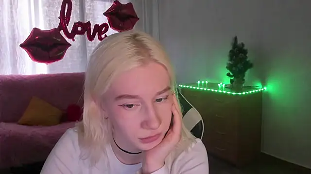 Snapshot of EnigmaSee chatting on 02-24-26, 09:43 EnigmaSee online show from 02-24-26, 09:43