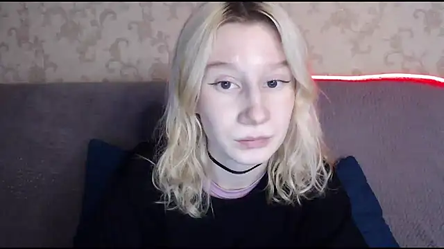 Snapshot of EnigmaSee chatting on 11-27-25, 08:48 EnigmaSee online show from 11-27-25, 08:48