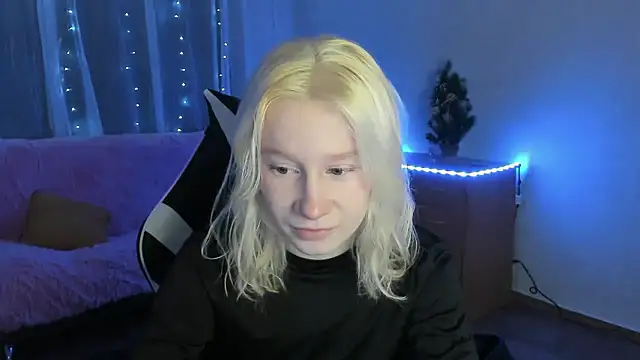 Snapshot of EnigmaSee chatting on 01-09-26, 01:01 EnigmaSee online show from 01-09-26, 01:01