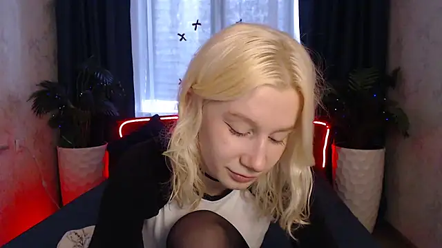 Snapshot of EnigmaSee chatting on 02-01-26, 09:07 EnigmaSee online show from 02-01-26, 09:07