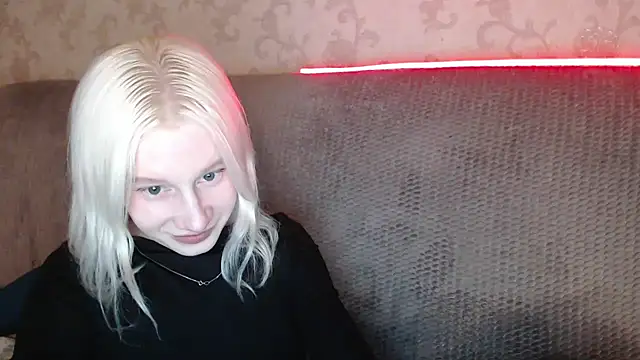 Snapshot of EnigmaSee chatting on 05-01-26, 04:56 EnigmaSee online show from 05-01-26, 04:56