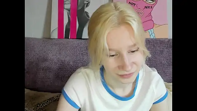 Snapshot of EnigmaSee chatting on 09-19-25, 08:29 EnigmaSee online show from 09-19-25, 08:29