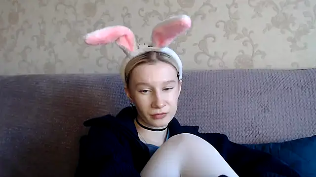 Snapshot of EnigmaSee chatting on 11-16-25, 02:49 EnigmaSee online show from 11-16-25, 02:49