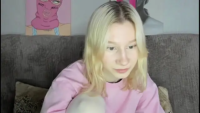 Snapshot of EnigmaSee chatting on 11-30-25, 02:01 EnigmaSee online show from 11-30-25, 02:01