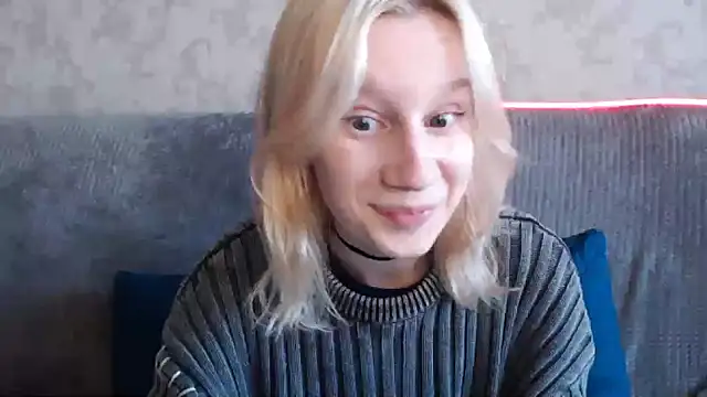 Snapshot of EnigmaSee chatting on 10-12-25, 01:51 EnigmaSee online show from 10-12-25, 01:51