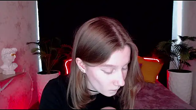 Snapshot of EnigmaSee chatting on 03-20-25, 07:47 EnigmaSee online show from 03-20-25, 07:47