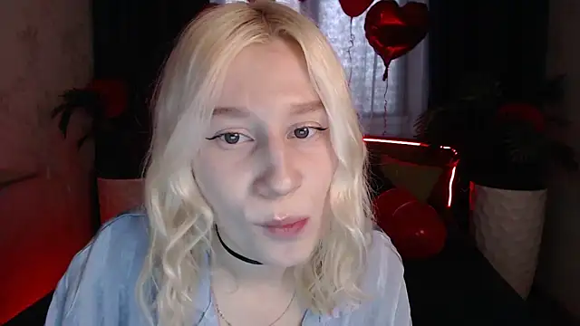 Snapshot of EnigmaSee chatting on 03-04-26, 02:08 EnigmaSee online show from 03-04-26, 02:08