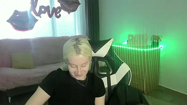 Snapshot of EnigmaSee chatting on 04-27-26, 10:02 EnigmaSee online show from 04-27-26, 10:02