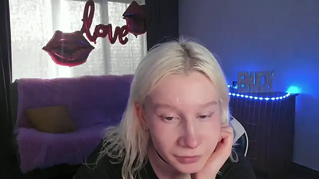 Snapshot of EnigmaSee chatting on 05-20-26, 10:01 EnigmaSee online show from 05-20-26, 10:01
