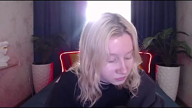 Snapshot of EnigmaSee chatting on 10-17-25, 02:04 EnigmaSee online show from 10-17-25, 02:04