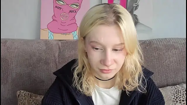 Snapshot of EnigmaSee chatting on 11-11-25, 02:06 EnigmaSee online show from 11-11-25, 02:06