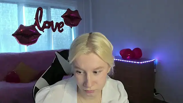 Snapshot of EnigmaSee chatting on 02-13-26, 09:31 EnigmaSee online show from 02-13-26, 09:31