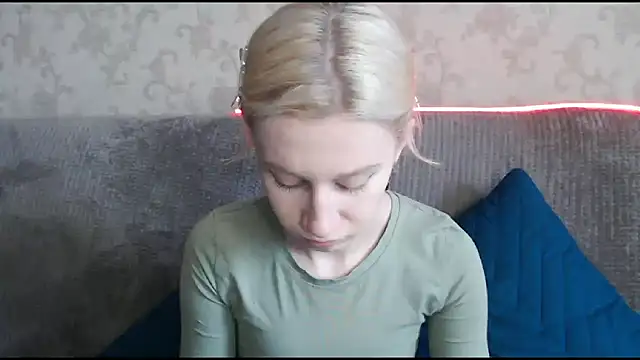 Snapshot of EnigmaSee chatting on 10-07-25, 08:48 EnigmaSee online show from 10-07-25, 08:48