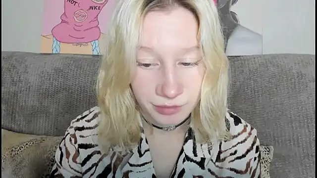 Snapshot of EnigmaSee chatting on 12-15-25, 01:44 EnigmaSee online show from 12-15-25, 01:44