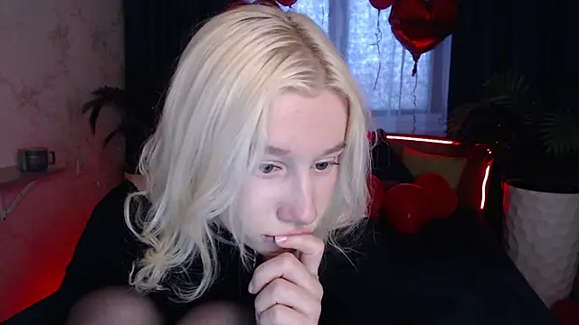 Snapshot of EnigmaSee chatting on 03-02-26, 09:49 EnigmaSee online show from 03-02-26, 09:49