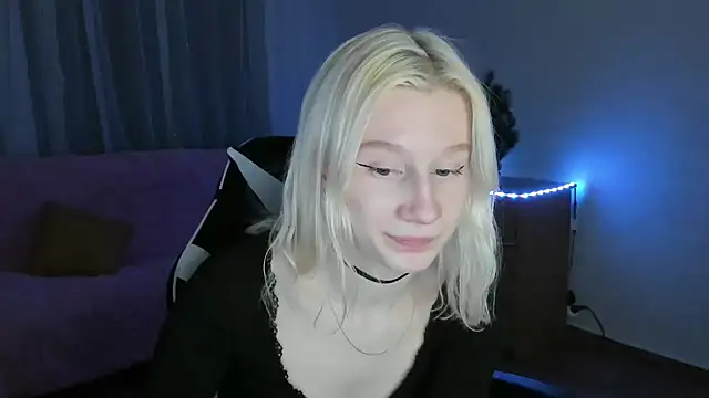 Snapshot of EnigmaSee chatting on 02-09-26, 03:54 EnigmaSee online show from 02-09-26, 03:54