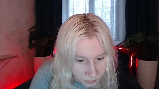 Snapshot of EnigmaSee chatting on 05-17-26, 02:22 EnigmaSee online show from 05-17-26, 02:22