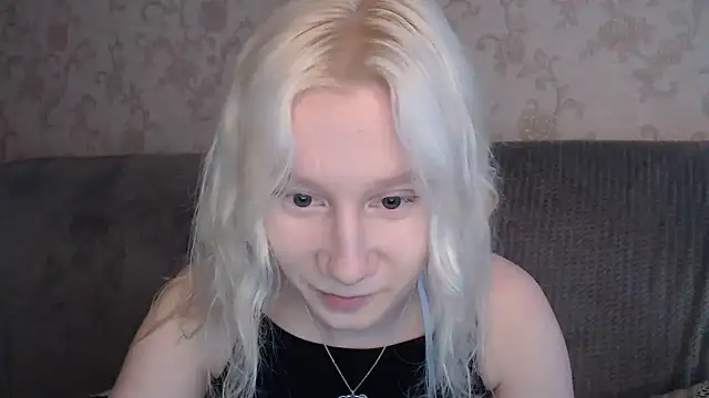 Snapshot of EnigmaSee chatting on 06-07-26, 02:17 EnigmaSee online show from 06-07-26, 02:17
