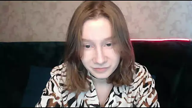 Snapshot of EnigmaSee chatting on 03-22-25, 02:16 EnigmaSee online show from 03-22-25, 02:16