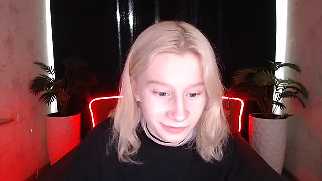 Snapshot of EnigmaSee chatting on 10-01-25, 01:55 EnigmaSee online show from 10-01-25, 01:55