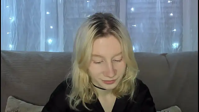 Snapshot of EnigmaSee chatting on 12-20-25, 09:12 EnigmaSee online show from 12-20-25, 09:12