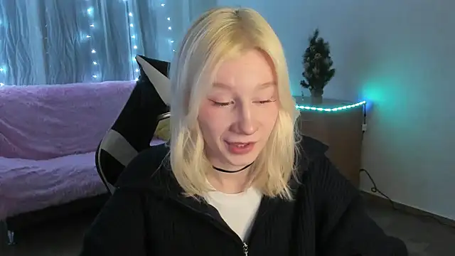 Snapshot of EnigmaSee chatting on 01-18-26, 01:53 EnigmaSee online show from 01-18-26, 01:53