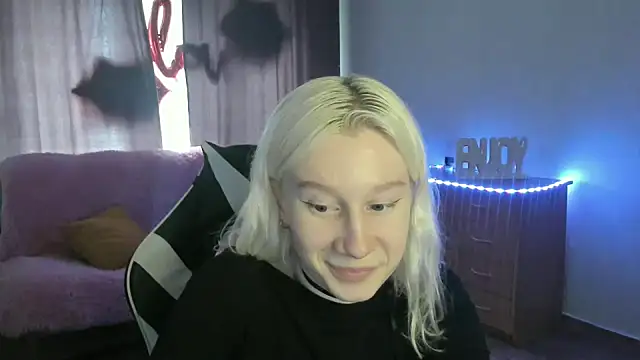 Snapshot of EnigmaSee chatting on 05-18-26, 02:33 EnigmaSee online show from 05-18-26, 02:33