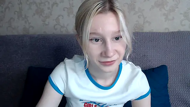 Snapshot of EnigmaSee chatting on 11-05-25, 07:44 EnigmaSee online show from 11-05-25, 07:44