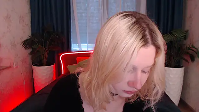 Snapshot of EnigmaSee chatting on 12-03-25, 08:36 EnigmaSee online show from 12-03-25, 08:36