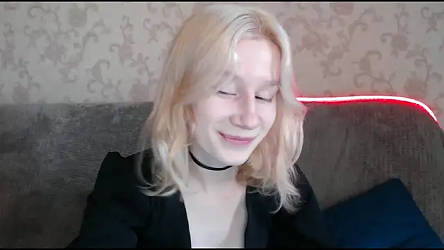 Snapshot of EnigmaSee chatting on 09-22-25, 02:06 EnigmaSee online show from 09-22-25, 02:06