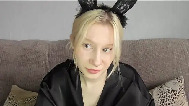 Snapshot of EnigmaSee chatting on 10-30-25, 01:59 EnigmaSee online show from 10-30-25, 01:59