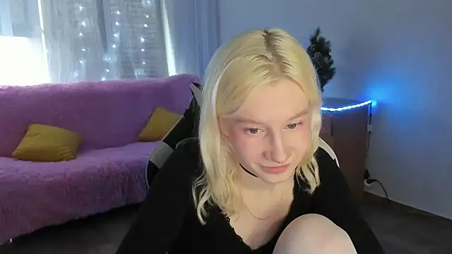 Snapshot of EnigmaSee chatting on 02-09-26, 02:20 EnigmaSee online show from 02-09-26, 02:20