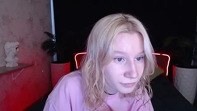 Snapshot of EnigmaSee chatting on 10-02-25, 08:29 EnigmaSee online show from 10-02-25, 08:29